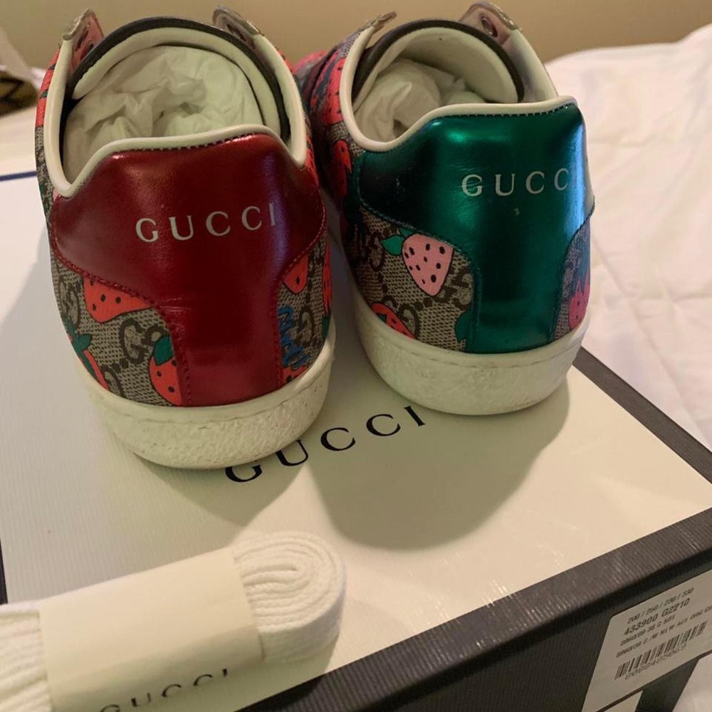 GUCCI GG Supreme Monogram Strawberry Web Women's Ace Sneakers